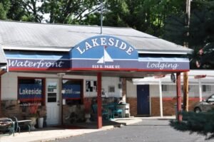 Lakeside Waterfront Lodging